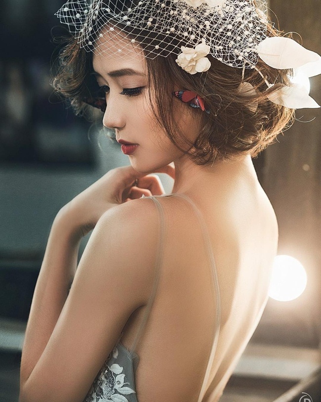 Trâm Anh hiện tại có cuộc sống hạnh phúc, viên mãn. Chia sẻ trên một tờ báo, cô cho biết&nbsp;dù có đôi chút lo lắng trong lần đầu làm mẹ, cô vẫn cảm thấy rất hạnh phúc với lựa chọn của mình.