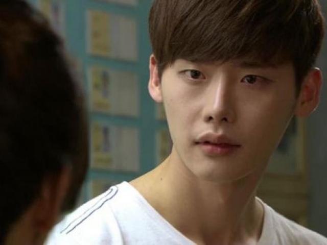 Bạn trẻ - Cuộc sống - Đến nhà bạn gái giữa đêm, chàng trai chạy mất dép khi thấy cảnh tượng này