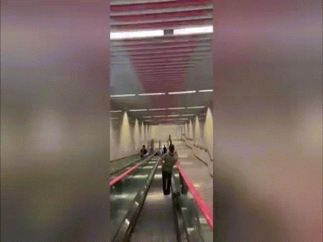 Thế giới - Video: Nhà ga tàu điện ngầm sâu nhất TQ, tương đương tòa nhà 31 tầng