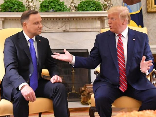 Thế giới - Trump đưa 1.000 binh sĩ đến "sát nách" Nga