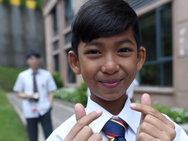 Giáo dục - du học - Cuộc sống hiện tại của cậu bé bán hàng rong nói 16 thứ tiếng như thế nào?