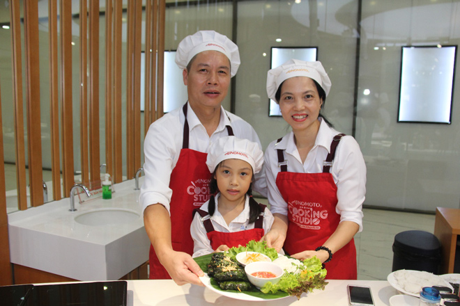 Cả nhà cùng vào bếp nêm yêu thương cho bữa cơm gia đình - 9