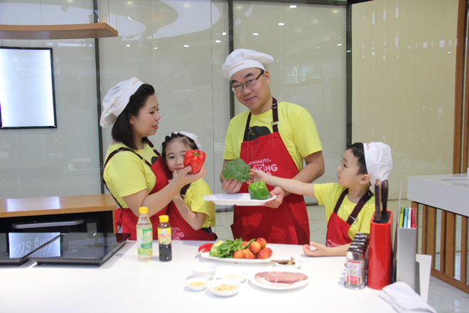 Cả nhà cùng vào bếp nêm yêu thương cho bữa cơm gia đình - 11