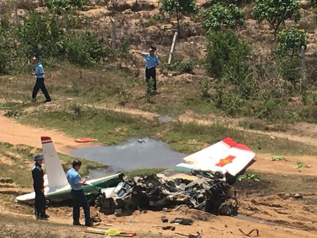 ẢNH-CLIP: Hiện trường vụ rơi máy bay ở Khánh Hòa, 2 phi công tử nạn