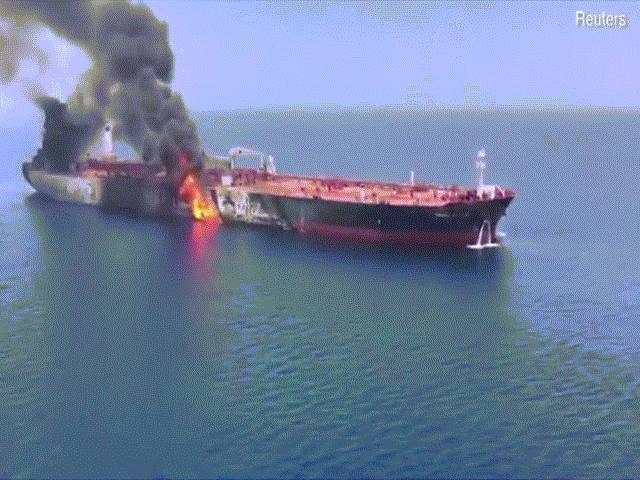 Mỹ tố Iran dùng ngư lôi tấn công tàu chở dầu gần vịnh Ba Tư