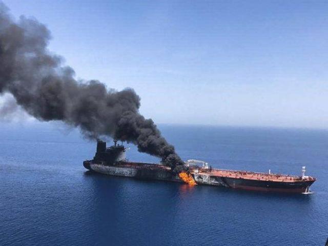 Mỹ tung video hành vi đáng ngờ của quân Iran với tàu chở dầu bị tấn công