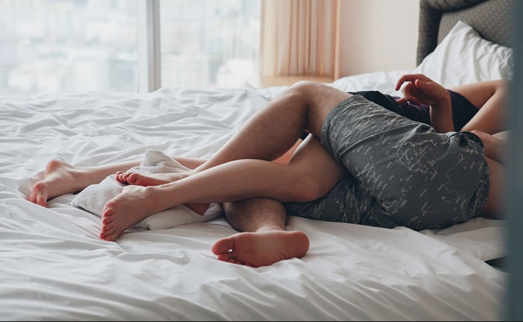 Ngượng chín mặt vì lần nào ân ái xong cũng phải “báo cáo” với mẹ chồng - 1