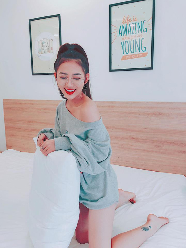 Cô nổi tiếng khi tham gia bộ phim sitcom &#34;5s Online&#34; với vai Thảo Mai.&nbsp;