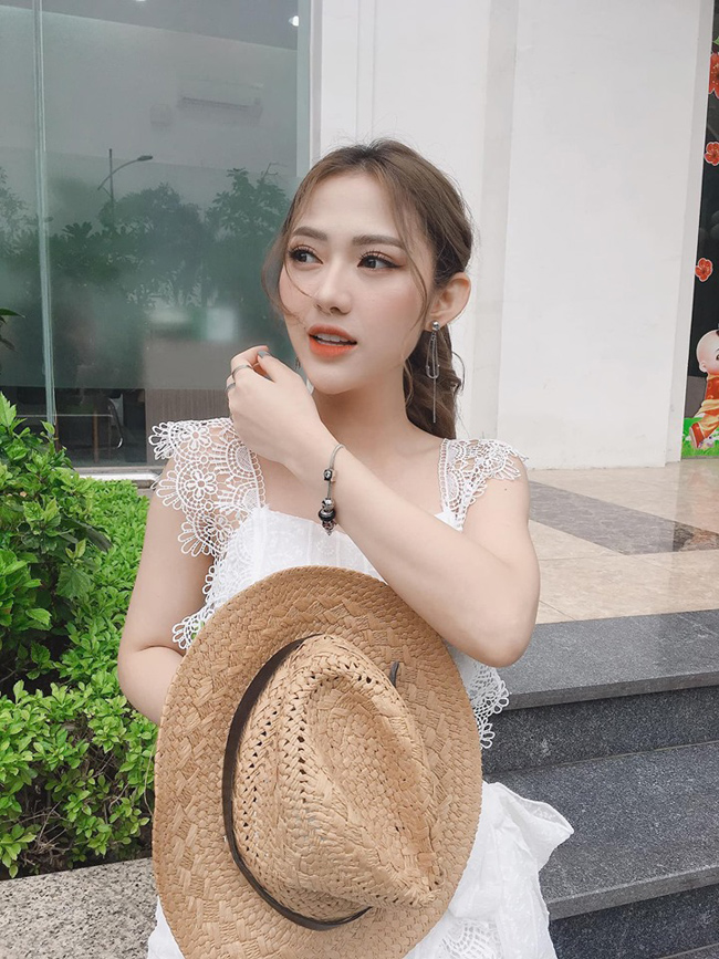 Trong tình yêu, cô cũng rất rõ ràng. Trong một bài phỏng vấn, Trang Cherry chia sẻ, cô không bao giờ yêu người đã có vợ.&nbsp;