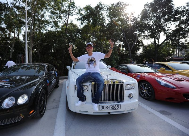 Thiếu gia trong đoàn siêu xe 330 tỷ cùng Cường ĐôLa, lấy vợ siêu mẫu giàu cỡ nào? - 5