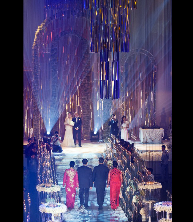 Thiếu gia trong đoàn siêu xe 330 tỷ cùng Cường ĐôLa, lấy vợ siêu mẫu giàu cỡ nào? - 9