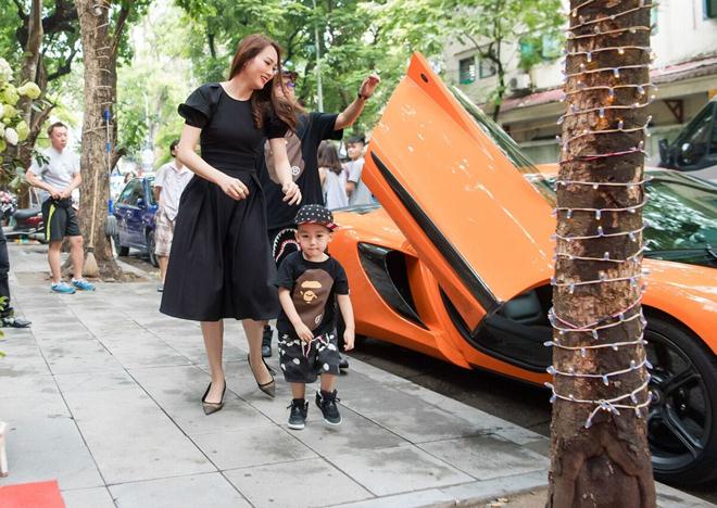 Thiếu gia trong đoàn siêu xe 330 tỷ cùng Cường ĐôLa, lấy vợ siêu mẫu giàu cỡ nào? - 3