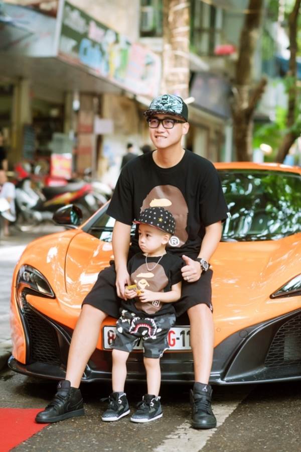 Thiếu gia trong đoàn siêu xe 330 tỷ cùng Cường ĐôLa, lấy vợ siêu mẫu giàu cỡ nào? - 4