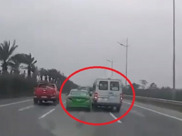 Tin tức trong ngày - Xe khách và taxi "vờn" nhau trên đường ra sân bay, 2 tài xế bị phạt nặng