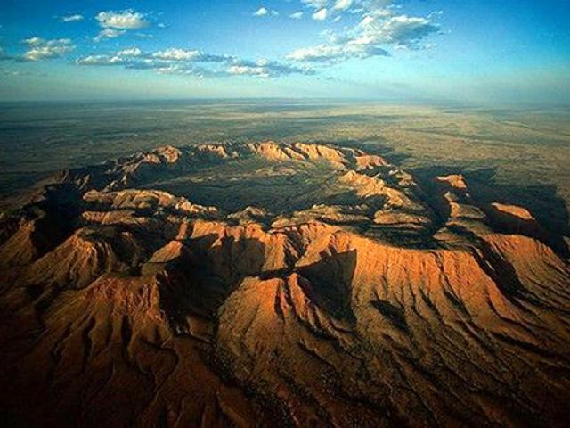 Xem hố thiên thạch khổng lồ từng rơi xuống trái đất cách đây 50.000 năm