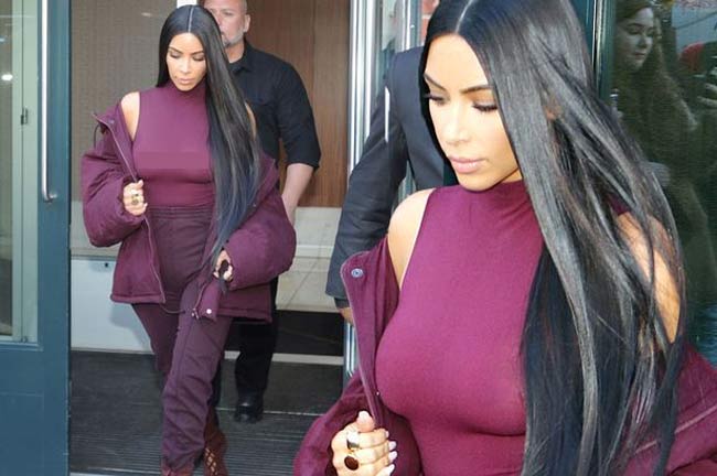 Công thức phối đồ quen thuộc của Kim là áo bó chẽn cùng váy, quần.