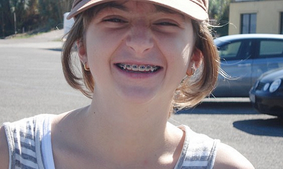 Vẻ đẹp ấn tượng sau dao kéo của người phụ nữ từng bị gọi là "con cóc xấu xí" - 2