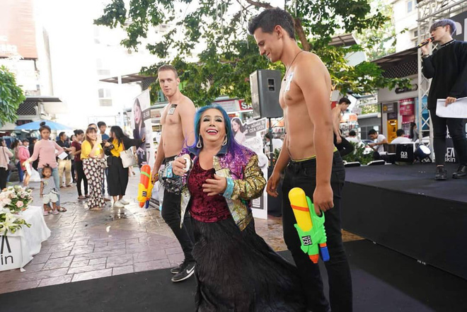 Nữ đại gia U60 lấy 12 chồng trẻ giờ ra sao? - 4