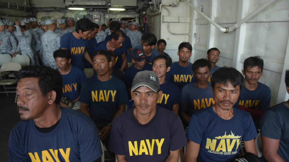 Tàu Philippines bị đâm được VN cứu: TQ nói lý do tàu cá bỏ mặc ngư dân gặp nạn - 1