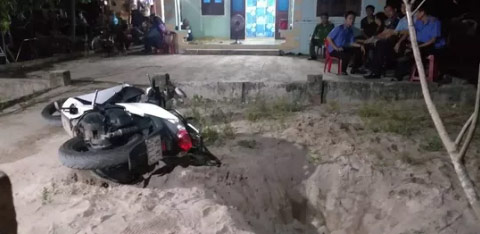 Nhóm thanh niên đến nhà truy sát kinh hoàng, cha chết, 2 con nguy kịch - 3