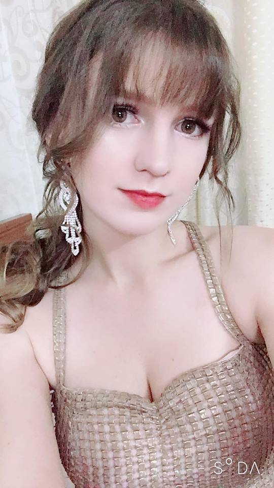 &#34;Hot girl DJ&#34; mặt xinh như búp bê chụp ảnh với sen, đời thường đẹp hết nấc - 7