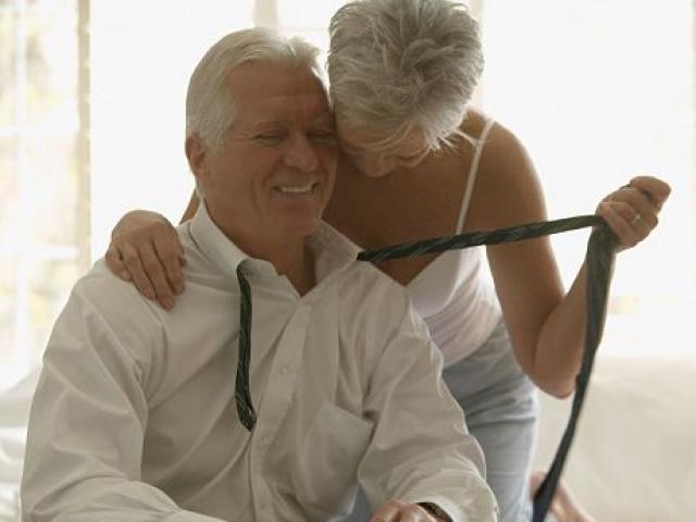 Sức khỏe đời sống - Tái hôn lúc 67 tuổi, "chuyện ấy" thế nào là... vừa?