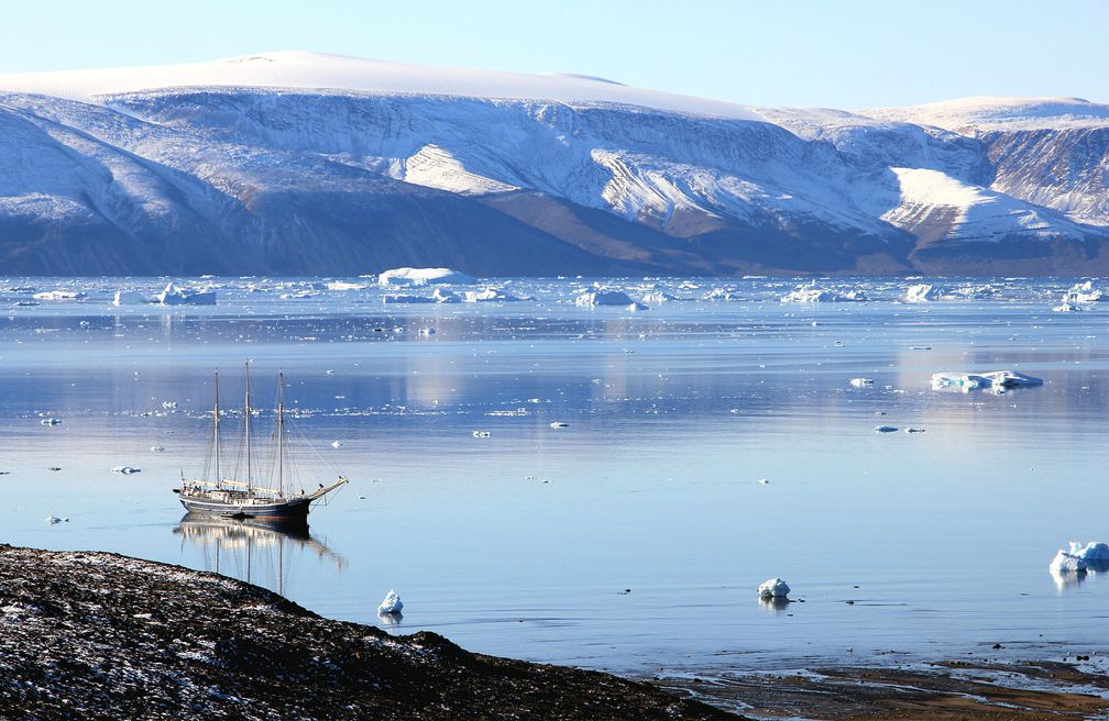 Hai tỉ tấn băng ở hòn đảo Bắc Cực biến mất chỉ trong một ngày - 1