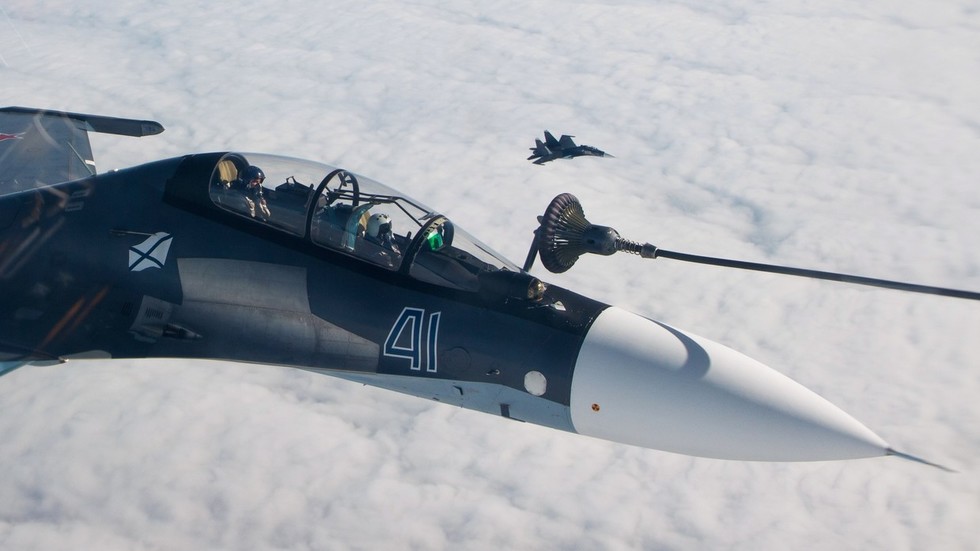 Video hiếm quay cảnh chiến đấu cơ Nga tiếp nhiên liệu trên không - 1