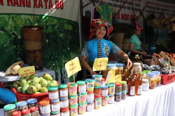 La liệt xoài bự, nấm linh chi "khủng" ở ngày hội nông sản Mường La - 15