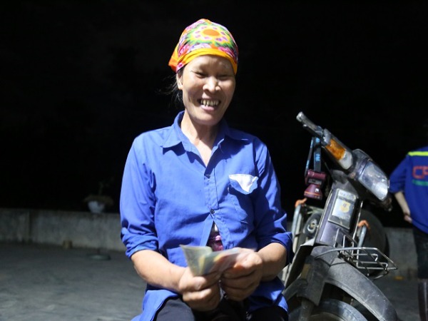 Nắng cháy da thịt: Rọi đèn, lội bùn theo chân "thợ săn" cua đồng đêm - 6