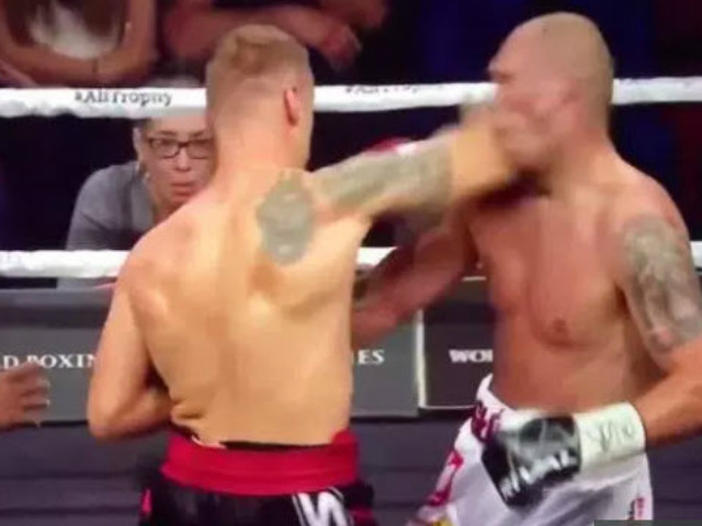 Thể thao - Siêu điên rồ boxing: Võ sĩ "chơi bẩn" vẫn thắng, báo chí tổng sỉ vả trọng tài