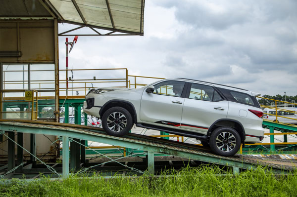 Fortuner 2019: Tự tin giữ vững ngôi vương SUV 7 chỗ - 3