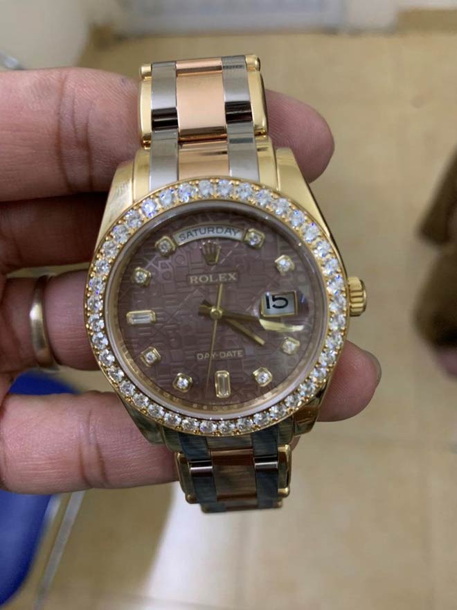 Mua đồng hồ Rolex 900 triệu đồng bằng phiếu chuyển tiền giả - 1