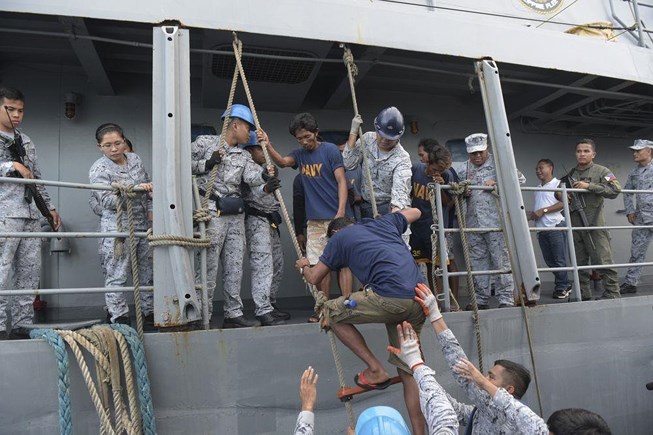 Philippines đưa vụ tàu cá bị tàu Trung Quốc đâm chìm ra LHQ - 1