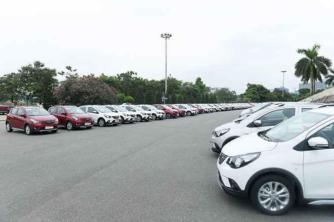 VinFast giao 650 xe Fadil tới khách hàng trong 1 ngày - 1