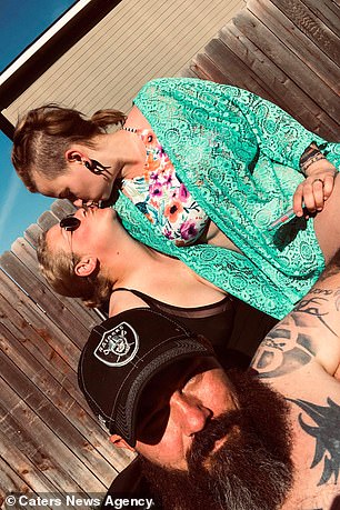 Vợ mời đồng nghiệp đến làm "vợ hai" cho chồng mình - 4