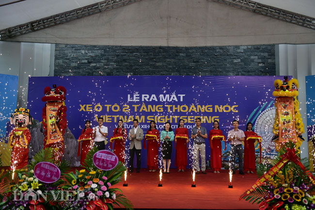 Clip: Khách Tây hào hứng đội mưa đi xe buýt 2 tầng ngắm Hạ Long - 15