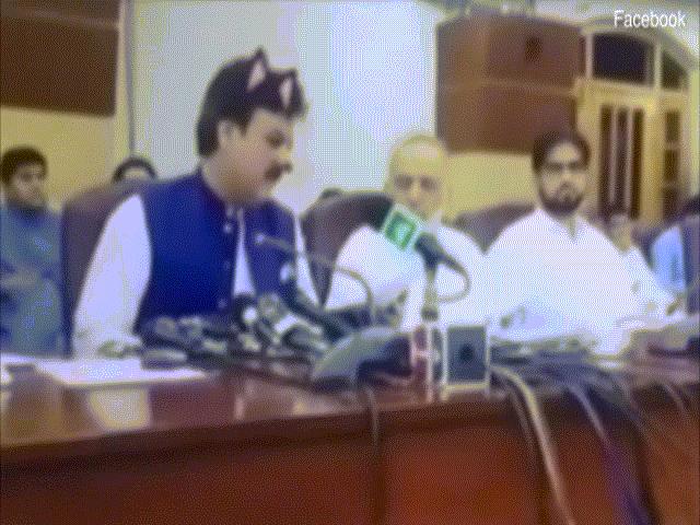 Thế giới - Chính trị gia Pakistan mắc sai lầm tai hại khi phát trực tiếp họp báo