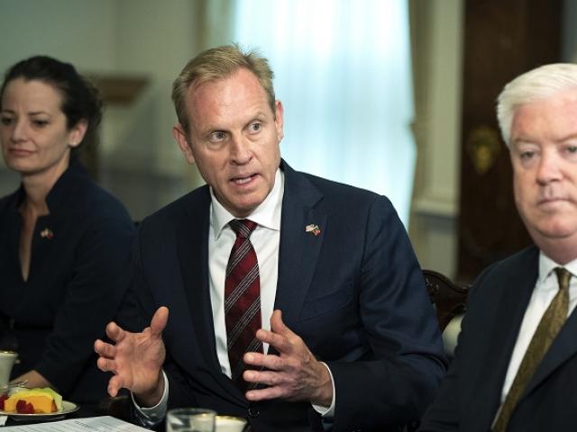 Thế giới - Vướng bê bối gia đình, quyền Bộ trưởng QP Mỹ đột ngột rút lui