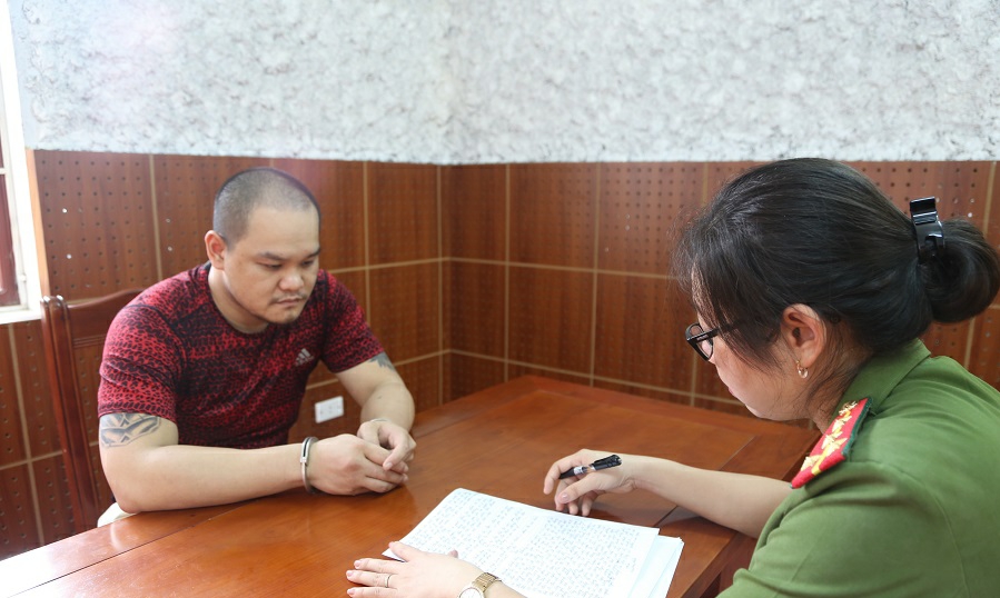 Rủ thiếu nữ 17 tuổi vào nhà nghỉ dùng ma túy rồi cưỡng bức - 1