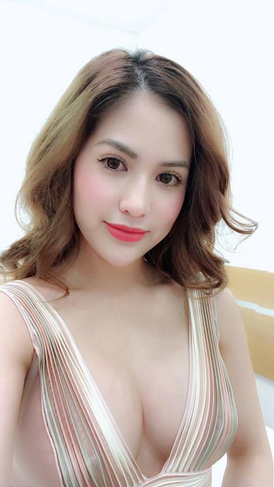 hình ảnh nóng bỏng của Hương Trần