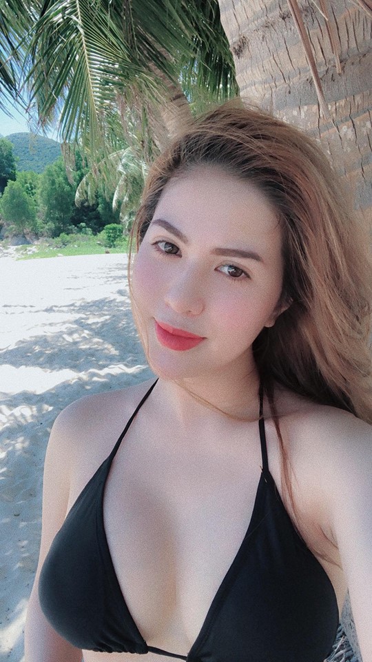 hình ảnh nóng bỏng của Hương Trần