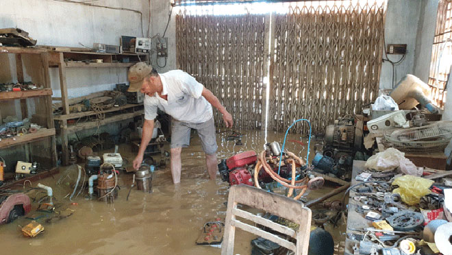 Lâm Đồng: Lũ lớn nhấn chìm nhà dân trong biển nước - 5