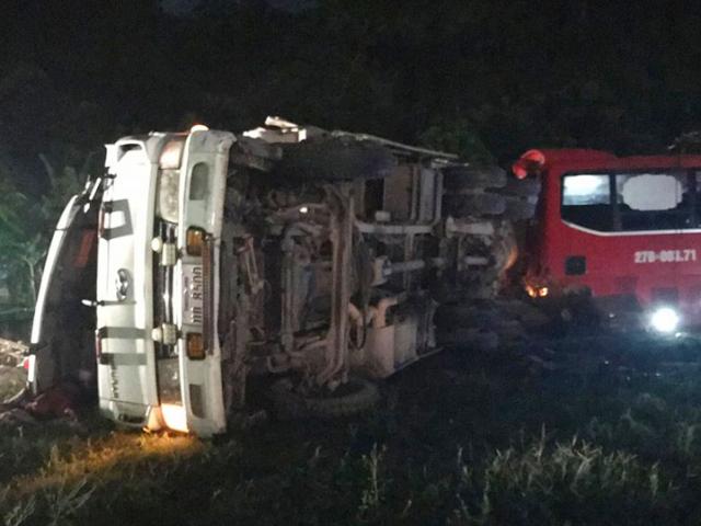 Tin tức trong ngày - Từ vụ tai nạn ở Hòa Bình, xe biển nước ngoài vào Việt Nam phải đảm bảo điều kiện gì?