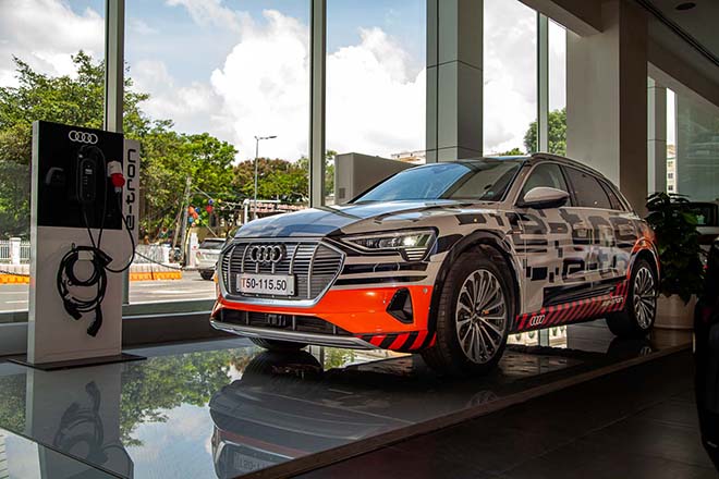 Chiêm ngưỡng hình ảnh của SUV chạy điện Audi E-tron đầu tiên tại Việt Nam - 1