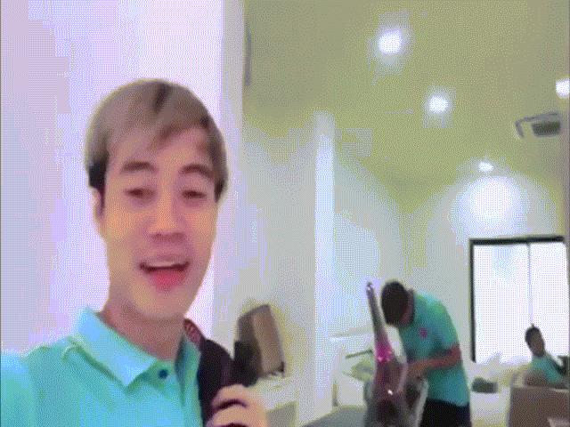 Bạn trẻ - Cuộc sống - Văn Toàn làm vlog về nhà "siêu to siêu khổng lồ" của Xuân Trường