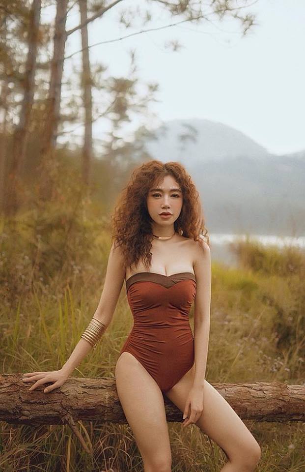 "Đứng hình" Elly Trần mặc nội y khoét cao bị fan đề nghị điều bất ngờ - 10