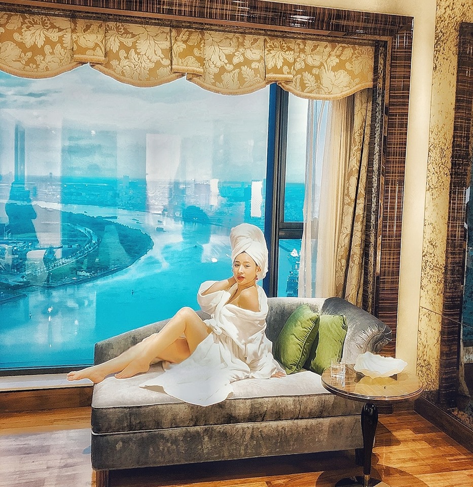 Vợ cũ Hồ Quang Hiếu mặc hở bạo, khoe body nóng bỏng sau ly hôn - 4