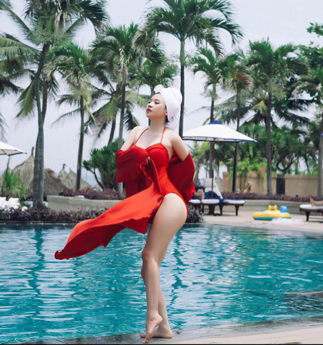 Vợ cũ Hồ Quang Hiếu mặc hở bạo, khoe body nóng bỏng sau ly hôn - 10