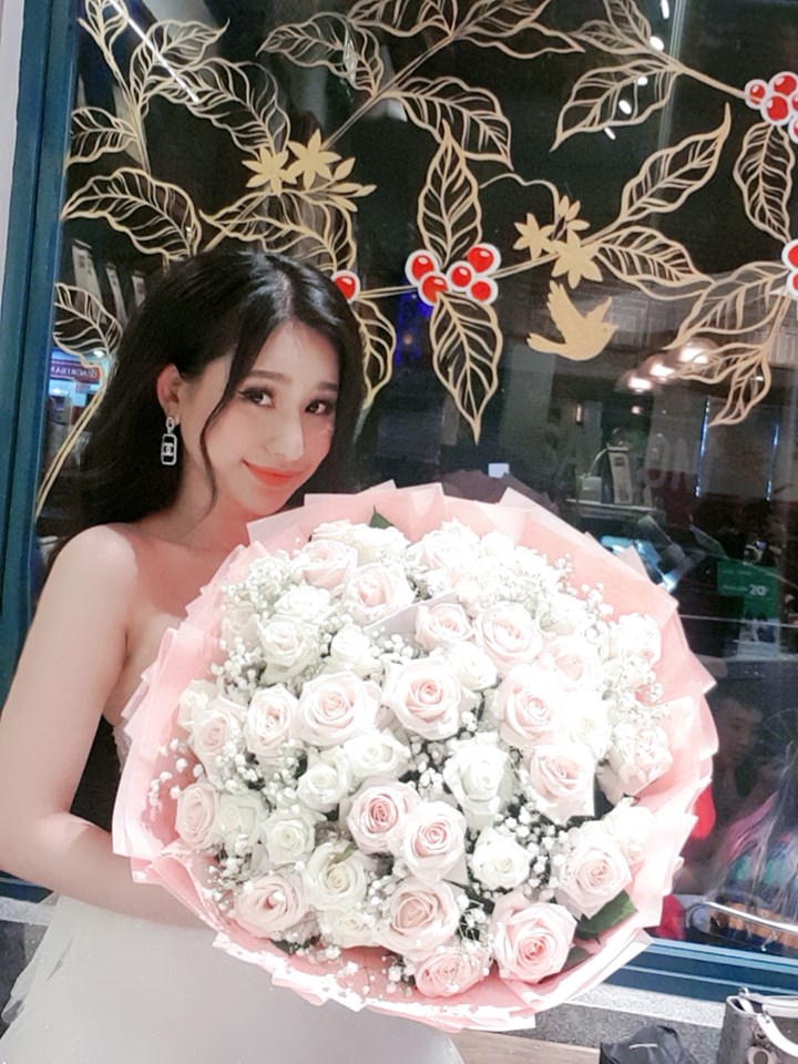 Vợ cũ Hồ Quang Hiếu mặc hở bạo, khoe body nóng bỏng sau ly hôn - 4